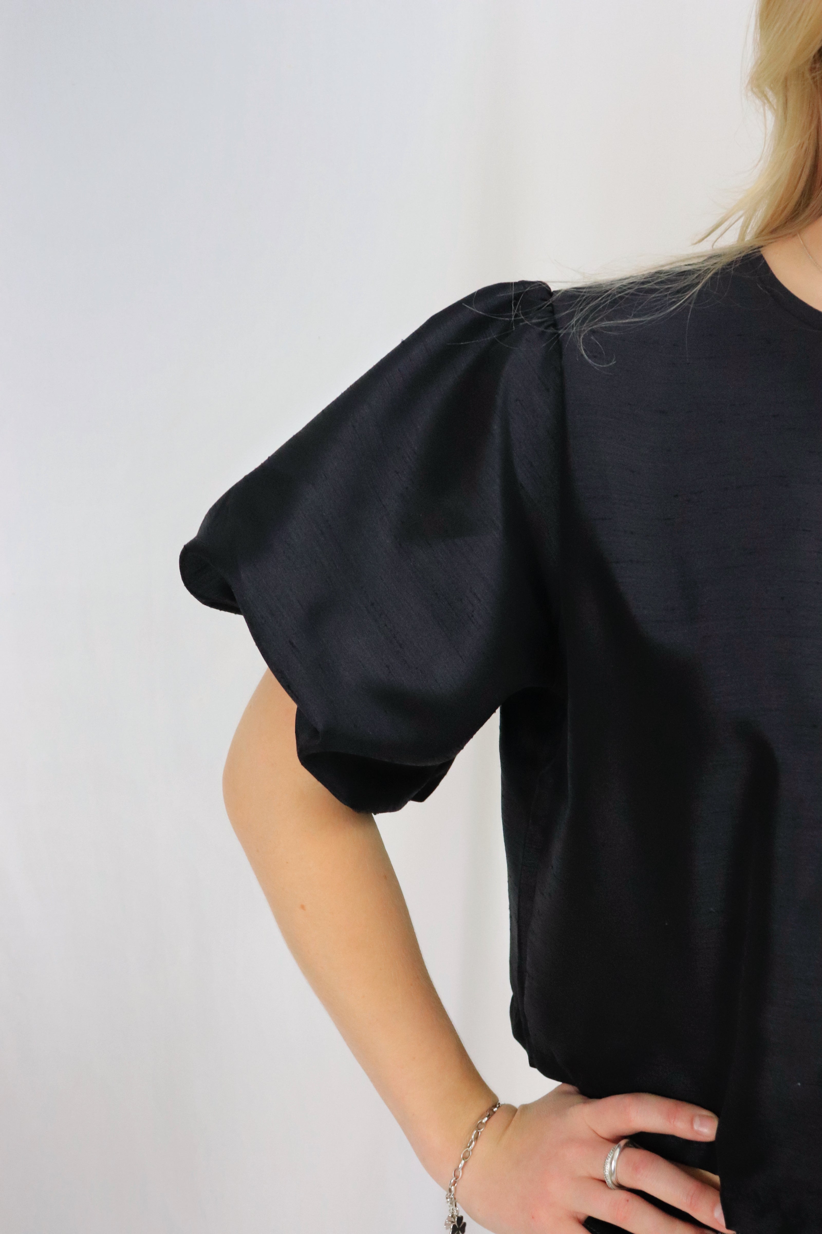 Balloon Sleeve Button Top - Svart