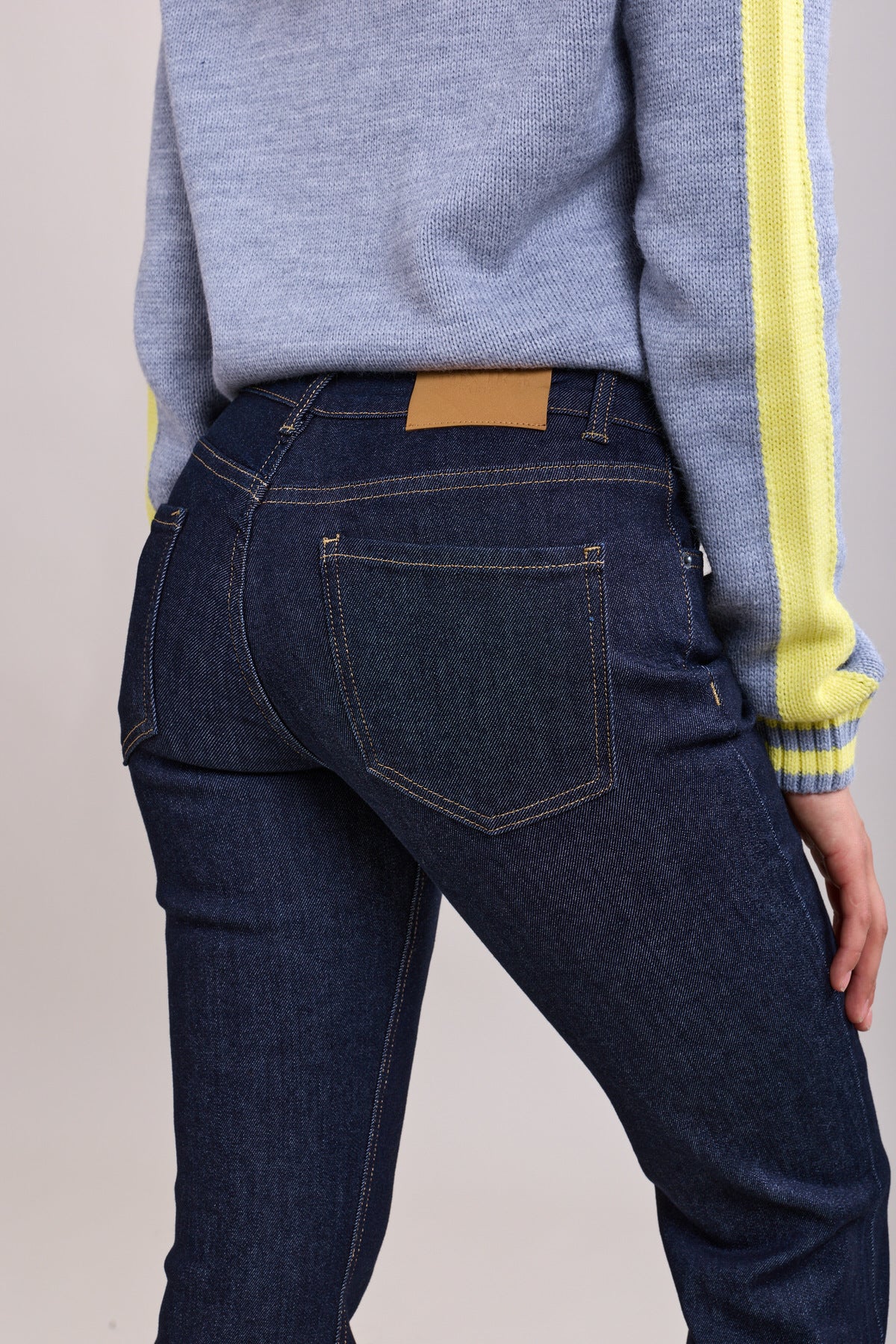 Mid waist bootcut jeans - Mörk denim